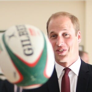 Le prince William, duc de Cambridge, visite le centre national du sport à Cardiff, le 1er octobre 2015, lors du lancement du programme Coach Core Welsh Rugby Union (WRU).