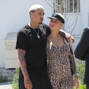 Amber Rose enceinte et son compagnon Alexander Edwards sont allés déjeuner au restaurant Petit Trois dans le quartier de Sherman Oaks à Los Angeles, le 3 mai 2019.