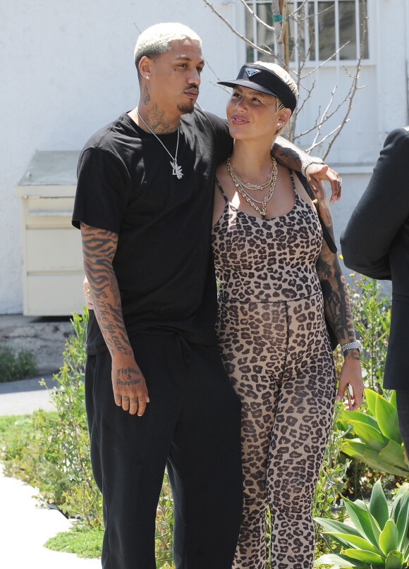 Amber Rose enceinte et son compagnon Alexander Edwards sont allés déjeuner au restaurant Petit Trois dans le quartier de Sherman Oaks à Los Angeles, le 3 mai 2019.