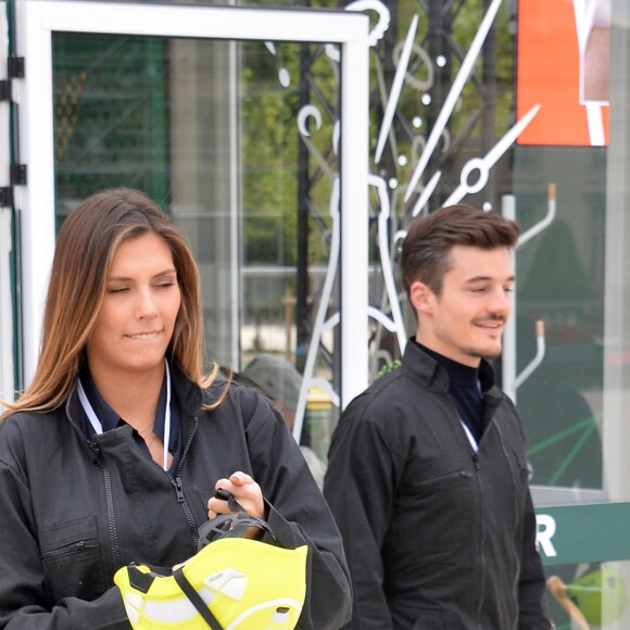 Exclusif - Camille Cerf (Miss France 2015) et son compagnon Cyrille participent à l'animation "Smash Perrier" dans la cadre des Internationaux de France de Roland-Garros 2019, à Paris, France, le 29 mai 2019. En lien avec le tournoi de Roland Garros, Perrier installe une tyrolienne sur la Tour Eiffel du 5 au 11 juin. Le Smash Perrier, c'est s'élancer depuis le deuxième étage de la Tour Eiffel et atterrir à Ecole Militaire une minute plus tard, en tyrolienne ! Comme un smash au tennis en somme, avec une vitesse moyenne de 90 km/h. © Veeren/Bestimage  (No Web pour la Belgique et la Suisse) Exclusive - Celebs participate in the animation "Smash Perrier" as part of the French Open at Roland Garros 2019. In connection with the Roland Garros tournament, Perrier installs a zip line on the Eiffel Tower from 5 to 11 June. The Smash Perrier is to start from the second floor of the Eiffel Tower and land at Ecole Militaire a minute later, zip line! Like a tennis smash, with an average speed of 90 km/h. Paris, May 29th, 2019.29/05/2019 - Paris