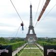 Illustration de l'animation "Smash Perrier" dans la cadre des Internationaux de France de Roland-Garros 2019. En lien avec le tournoi de Roland Garros, Perrier installe une tyrolienne sur la Tour Eiffel du 5 au 11 juin. Le Smash Perrier, c'est s'élancer depuis le deuxième étage de la Tour Eiffel et atterrir à Ecole Militaire une minute plus tard, en tyrolienne ! Comme un smash au tennis en somme, avec une vitesse moyenne de 90 km/h. Paris, le 29 mai 2019. © Ramsamy Veeren/Bestimage