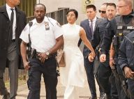 Cardi B toute nue et menottée à la sortie d'un tribunal, la photo osée...