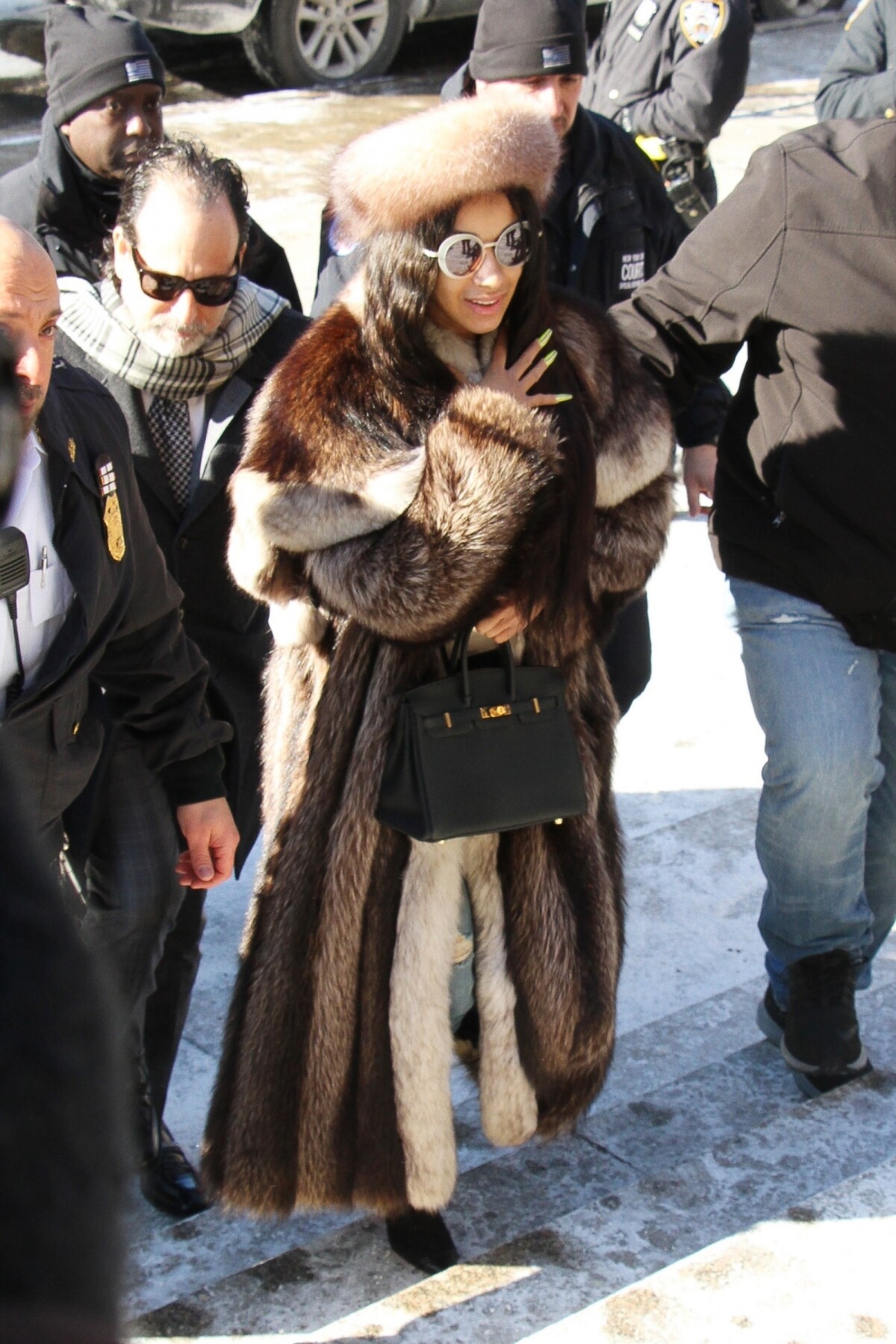 Photo : Cardi B a choisi la fourrure pour aller au tribunal dans le cadre  de son agression à New York le 31 janvier 2019. - Purepeople