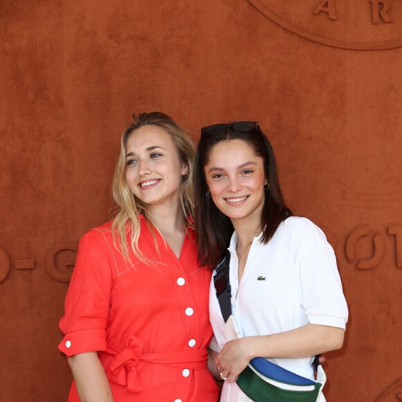 Chloé Jouannet et Lola Le Lann au village lors des internationaux de tennis de Roland-Garros à Paris, France, le 1 juin 2019. © Jacovides-Moreau/Bestimage