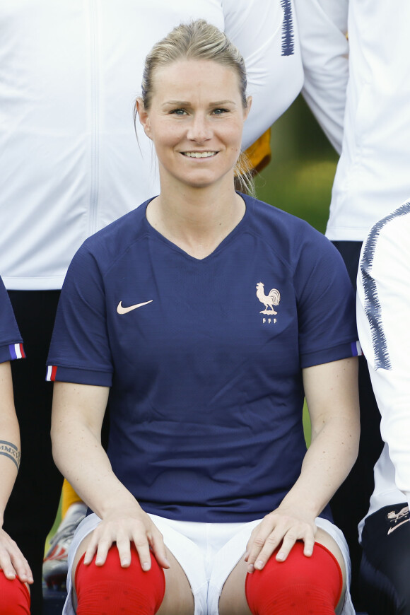 Amandine Henry (France) lors de la prise de vue de la photo officielle de l'équipe de France féminine de football avant la Coupe du monde 2019, à Clairefontaine-sur-Yvelines, France, le 23 mai 2019.