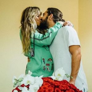 Heidi Klum et son amoureux Tom Kaulitz s'embrassent pour son anniversaire le 1er juin 2019.