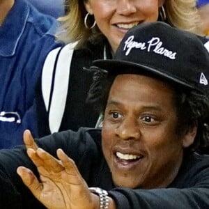 Jay-Z et Beyoncé assistent au troisième match de la finale de NBA opposant Golden State Warriors aux Toronto Raptors à l'Oracle Arena. Oakland, le 5 juin 2019.