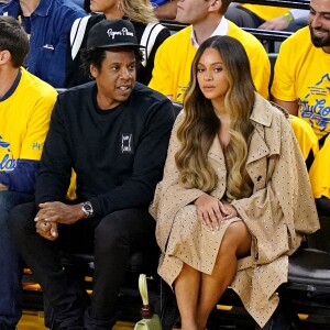 Jay-Z et Beyoncé assistent au troisième match de la finale de NBA opposant Golden State Warriors aux Toronto Raptors à l'Oracle Arena. Oakland, le 5 juin 2019.