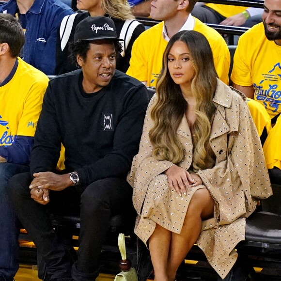 Jay-Z et Beyoncé assistent au troisième match de la finale de NBA opposant Golden State Warriors aux Toronto Raptors à l'Oracle Arena. Oakland, le 5 juin 2019.