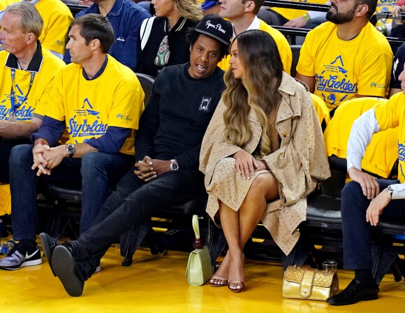 Jay-Z et Beyoncé assistent au troisième match de la finale de NBA opposant Golden State Warriors aux Toronto Raptors à l'Oracle Arena. Oakland, le 5 juin 2019.