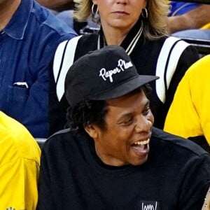 Jay-Z et Beyoncé assistent au troisième match de la finale de NBA opposant Golden State Warriors aux Toronto Raptors à l'Oracle Arena. Oakland, le 5 juin 2019.