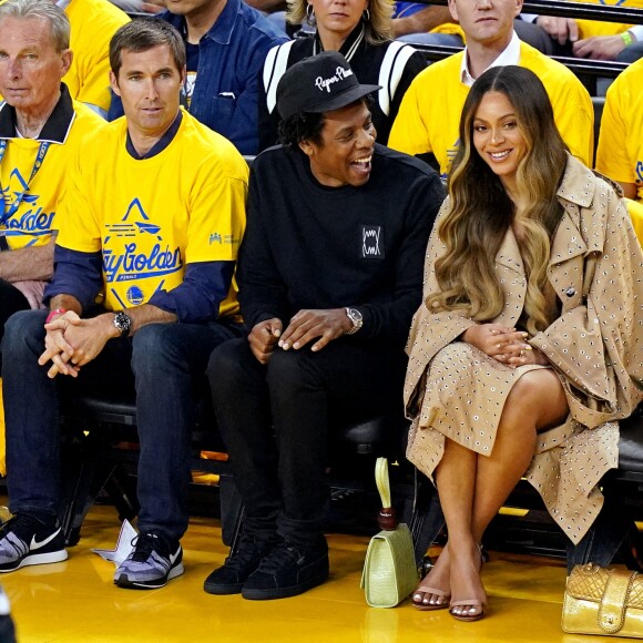 Jay-Z et Beyoncé assistent au troisième match de la finale de NBA opposant Golden State Warriors aux Toronto Raptors à l'Oracle Arena. Oakland, le 5 juin 2019.
