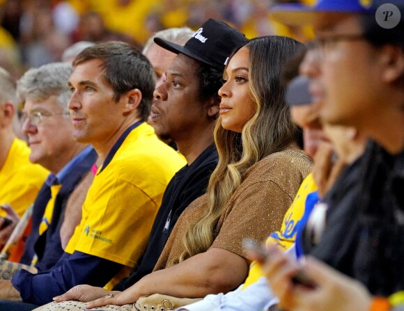 Jay-Z et Beyoncé assistent au troisième match de la finale de NBA opposant Golden State Warriors aux Toronto Raptors à l'Oracle Arena. Oakland, le 5 juin 2019.