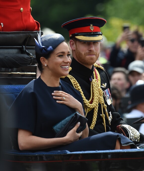 Le prince Harry, duc de Sussex, et Meghan Markle, duchesse de Sussex, lors de la parade Trooping the Colour à Londres le 8 juin 2019. La duchesse portait pour l'occasion une nouvelle bague à l'annulaire de la main gauche.