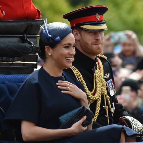 Le prince Harry, duc de Sussex, et Meghan Markle, duchesse de Sussex, lors de la parade Trooping the Colour à Londres le 8 juin 2019. La duchesse portait pour l'occasion une nouvelle bague à l'annulaire de la main gauche.