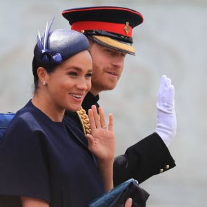 Meghan Markle, duchesse de Sussex, portait une nouvelle bague à l'annulaire de la main gauche, avec sa bague de fiançailles et son allaince, lors de la parade Trooping the Colour à laquelle elle a participé en compagnie de son époux le prince Harry à Londres le 8 juin 2019.