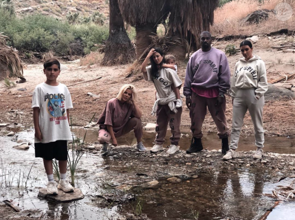 Khloé Kardashian, Kourtney et ses deux enfants Mason et Reign, Kim Kardashian et Kanye West. Mai 2019.