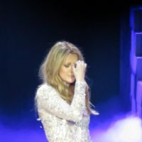 Céline Dion en larmes avec ses fils sur scène pour son dernier show à Vegas