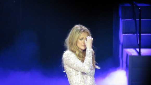 Un peu plus d'un mois après le décès de son mari René Angélil, Céline Dion est remontée sur scène au Caesars Palace à Las Vegas le 23 février 2016.