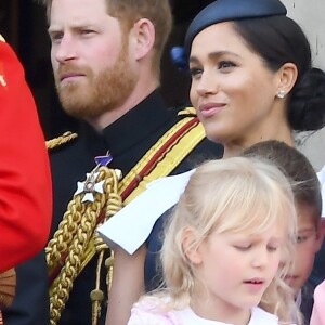 Le prince Harry, duc de Sussex, et Meghan Markle, duchesse de Sussex au balcon du palais de Buckingham lors de la parade Trooping the Colour à Londres, le 8 juin 2019.