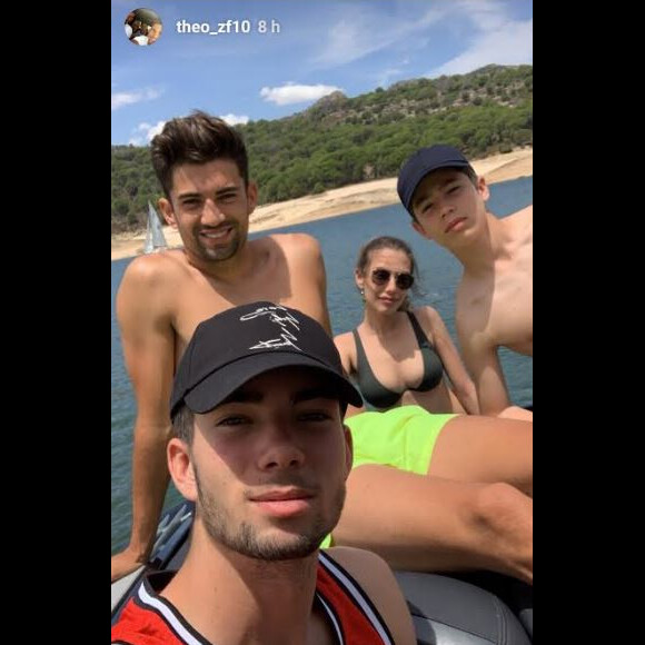 Théo Zidane à Pantano de San Juan, près de Madrid, avec son grand frère Enzo, Karen Gonçalves et son petit frère Elyaz. Instagrm, juin 2019.