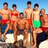 Zinedine Zidane pose avec sa femme et leurs quatre fils lors de leurs vacances à Ibiza, juillet 2017.