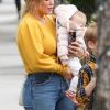 Hilary Duff, son fiancé Matthew Koma et leurs enfants Banks et Luca se promènent dans les rues de Studio City le 1er juin 2019.