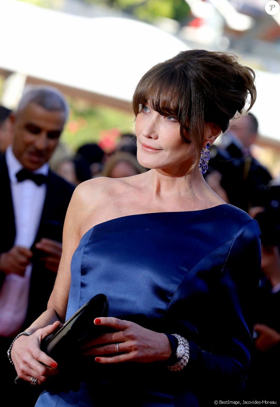 Carla Bruni Sarkozy - Montée des marches du film Les Misérables lors du