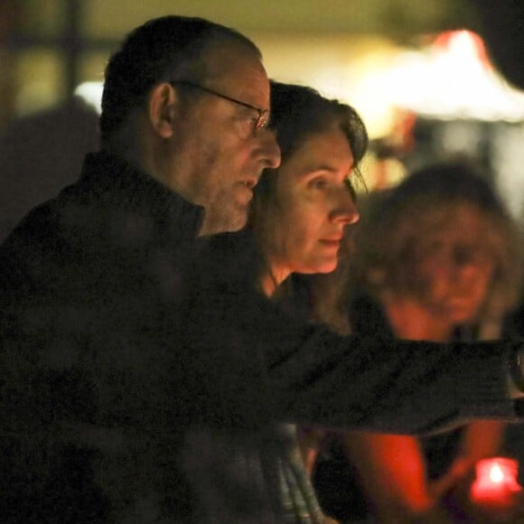 jean Reno et sa femme Zofia Borucka - Laeticia Hallyday, ses filles Jade et Joy, Jean Reno et sa femme Zofia ainsi que Charlotte Gainsbourg en famille se recueillent sur la tombe de J. Hallyday au cimetière de Lorient à Saint-Barthélemy, le 19 février 2019.