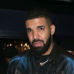 Drake sort du club Tramp à 5h du matin dans le quartier de Mayfair à Londres, Royaume Uni, le 12 avril 2019.