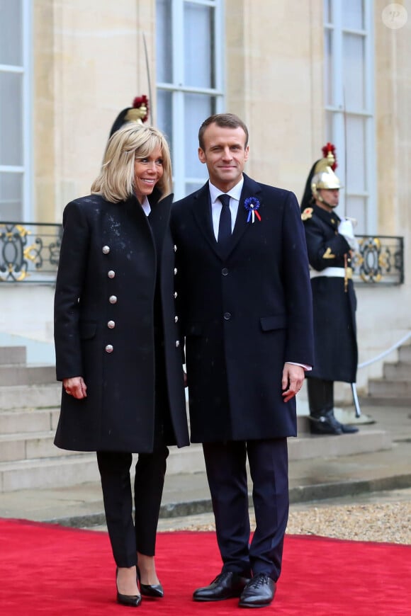 Le président de la République française Emmanuel Macron et sa femme la Première Dame Brigitte Macron (Trogneux) reçoivent les présidents avant la cérémonie du Centenaire de l'Armistice de la Première Guerre Mondiale, au palais de l'Elysée à Paris, France, le 11 novembre 2018. © Stéphane Lemouton/Bestimage