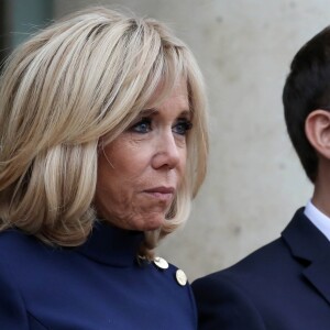 Le président de la République française, Emmanuel Macron et sa femme, la Première Dame, Brigitte Macron (Trogneux) raccompagnent le président des Etats-Unis, Donald Trump et sa femme la Première des Etats-Unis, Melanie Trump après des entretiens au palais de l'Elysée à Paris, France, le 10 novembre 2018, à l'occasion du Centenaire de l'Armistice de la Première Guerre Mondiale. © Stéphane Lemouton/Bestimage