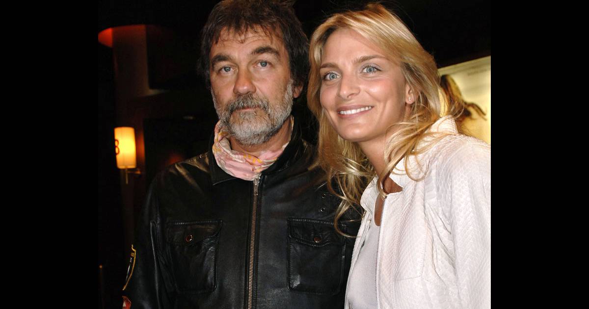 Qui Est Le Compagnon De Sarah Marshall Olivier Marchal et Sarah Marshall lors de la première de Dogfight à