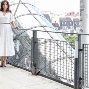 La première dame Brigitte Macron et la princesse Mary de Danemark visitent l'exposition de la sculptrice danoise Sonja Ferlov Mancoba (1911-1984) au Centre Pompidou, à Paris, le 24 juin 2019. © Stéphane Lemouton / Bestimage