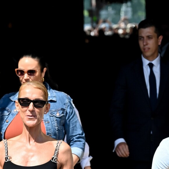 Céline Dion à la sortie de l'hôtel de Crillon à Paris le 27 juin 2019.