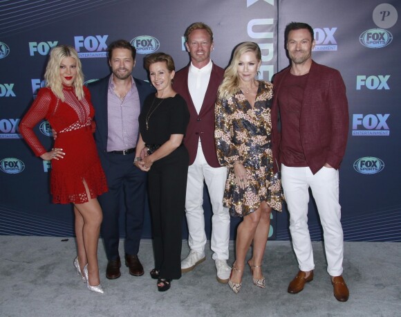 Tori Spelling, Jason Priestley, Gabrielle Carteris, Ian Ziering, Jennie Garth et Brian Austin Green à la soirée FOX 2019 Upfront au Wollman Rink à Central Park, New York, le 13 mai 2019