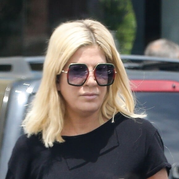 Exclusif - Tori Spelling se promène à Los Angeles, le 15 mai 2019.