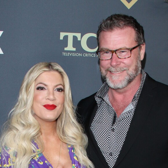 Tori Spelling, Dean McDermott au photocall du "2019 FOX Winter TCA" à Los Angeles, le 6 février 2019.