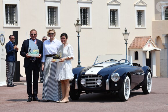 La princesse Charlène de Monaco remet le prix Dolce Vita: Siata 208S Spyder lors du concours Elégance et Automobile à Monte-Carlo 2019 sur la place du palais à Monaco, le 30 juin 2019. © Bruno Bebert/Bestimage