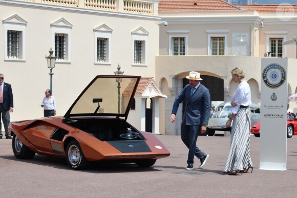 La princesse Charlène de Monaco remet le prix Spécial: Lacia Stratos Zero lors du concours Elégance et Automobile à Monte-Carlo 2019 sur la place du palais à Monaco, le 30 juin 2019. © Bruno Bebert/Bestimage