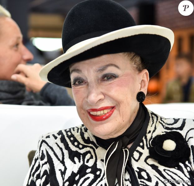Exclusif - Geneviève de Fontenay - Concours de créateurs de mode à la foire expo de Cherbourg-en-Cotentin sur le thème de l'Irlande dans la Grande Halle de La Cité de la Mer à Cherbourg-en-Cotentin, France, le 31 octobre 2016. Le jury est composé de: Geneviève de Fontenay, Sylvain Potard, Magloire et Dominique Damien Rehel. Le jeune créateur de mode, Fahaid Sanober remporte le Prix du défilé. © Lionel Urman/Bestimage