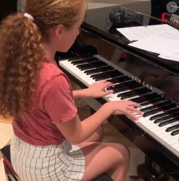 Cathy Guetta a publié une vidéo de sa fille Angie jouant du piano sur Instagram le 12 juin 2019.