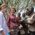 La reine Mathilde de Belgique et sa fille la princesse héritière Elisabeth en visite au centre Furaha &amp; Early Childhood Development (ECD) et à l'école primaire "Future" au camp de réfugiés Kakuma au village de Kalobeyei le 25 juin 2019 dans le cadre d'une mission humanitaire sous l'égide d'UNICEF Belgique, dont l'épouse du roi Philippe est la présidente d'honneur.