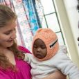 La reine Mathilde de Belgique et sa fille la princesse héritière Elisabeth ont visité le centre de protection de l'enfance du quartier Dagoretti, dans la banlieue ouest de Nairobi, le 26 juin 2019 dans le cadre d'une mission humanitaire sous l'égide d'UNICEF Belgique, dont l'épouse du roi Philippe est la présidente d'honneur.