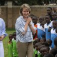 La reine Mathilde de Belgique et sa fille la princesse héritière Elisabeth ont visité l'Académie de football de l'Akakoro le 26 juin 2019 dans le cadre d'une mission humanitaire sous l'égide d'UNICEF Belgique, dont l'épouse du roi Philippe est la présidente d'honneur.