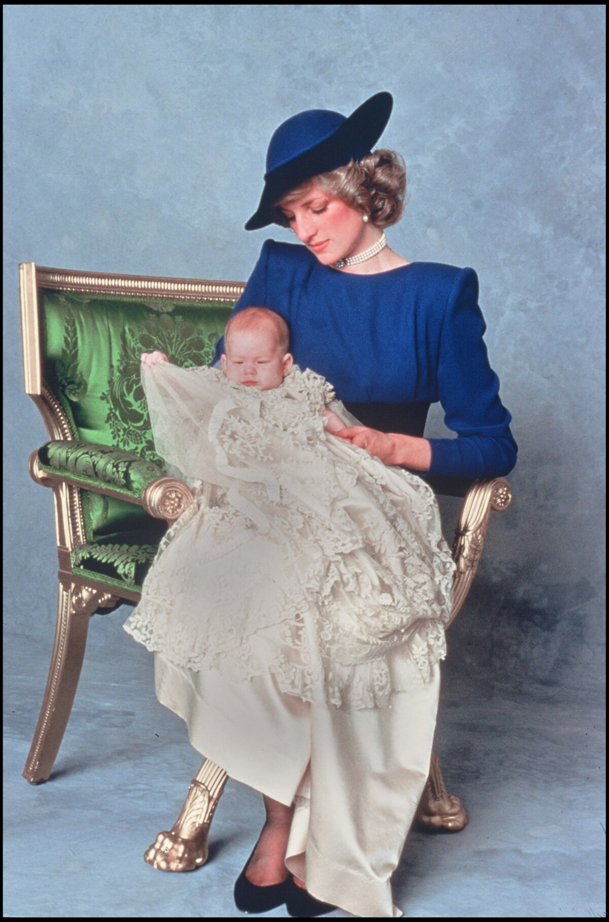 Photo Diana Et Son Fils Harry Lors De Son Baptême En 1984 Purepeople