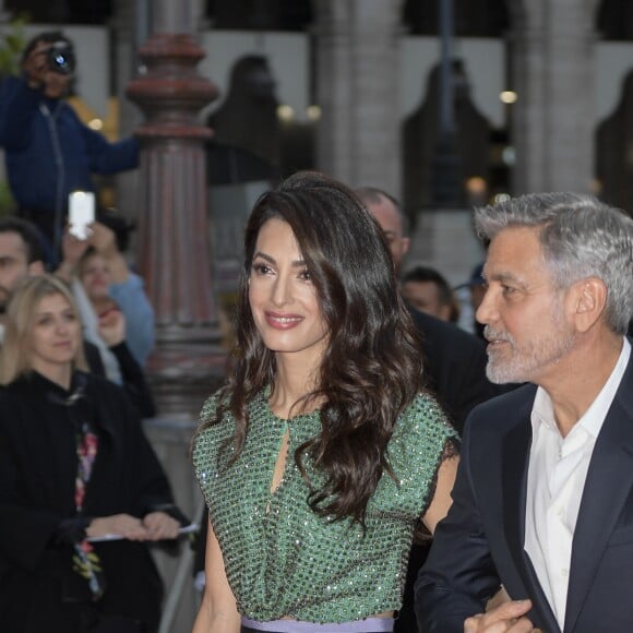 George Clooney et sa femme Amal Clooney Alamuddin à la première de la série TV "Catch 22" à Rome, le 13 mai 2019.