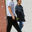 Exclusif - Mila Kunis et son mari Ashton Kutcher en balade dans les rues de Los Angeles, le 17 mai 2019