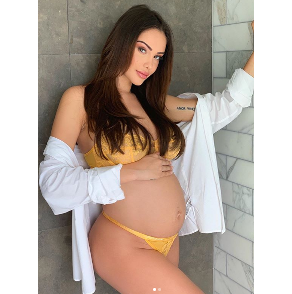 Nabilla Benattia enceinte et en lingerie sur Instagram, le 10 juillet 2019