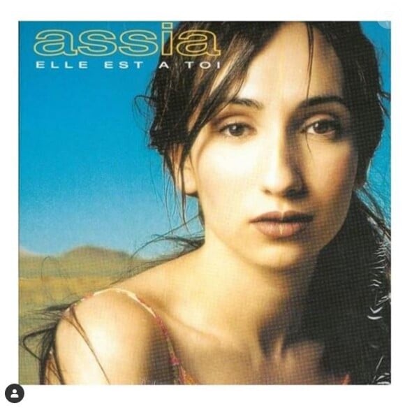 Assia est la chanteuse du titre sorti en 2000 "Elle est à toi".